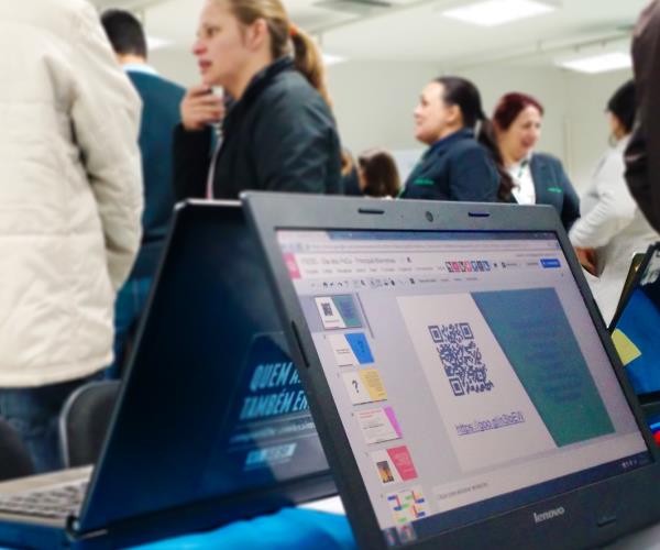 8PC's - Conectando Professores na Educação em Rede